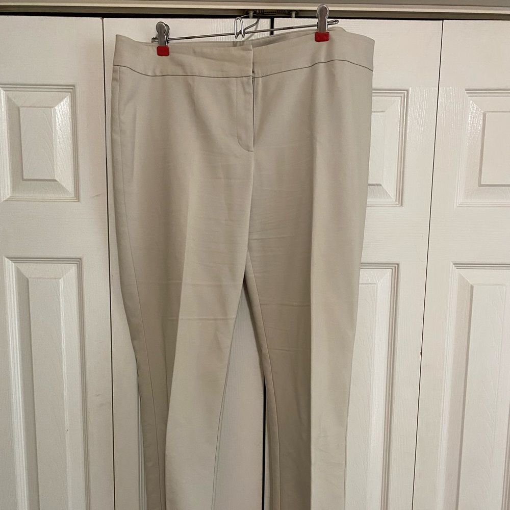 Ann Taylor womens modern fit size 14. Business casual.